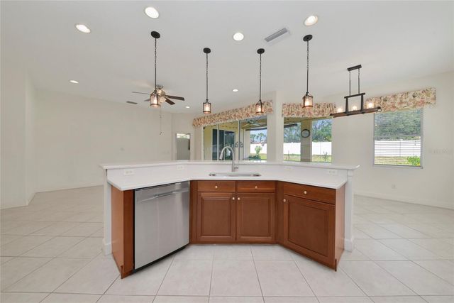 6841 74TH STREET CIRCLE E, Bradenton, FL 34203