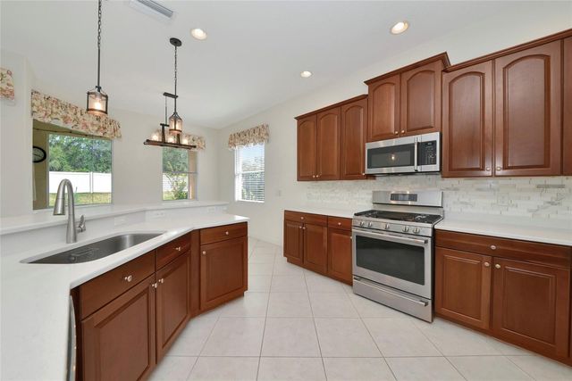 6841 74TH STREET CIRCLE E, Bradenton, FL 34203