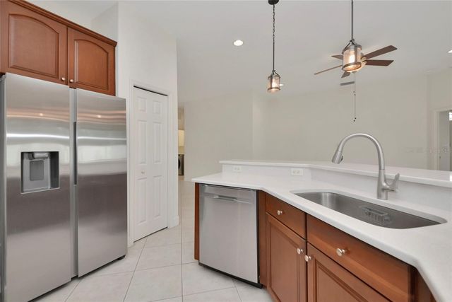 6841 74TH STREET CIRCLE E, Bradenton, FL 34203