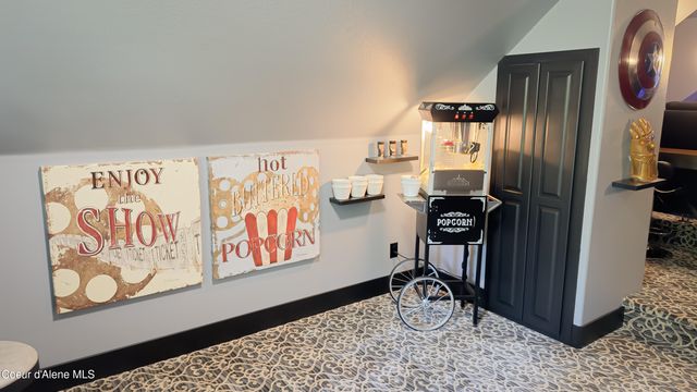 15818 N MORGAN LN, Hayden, ID 83835