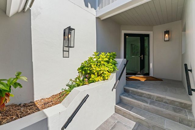 18760 SE Pineneedle Lane, Jupiter, FL 33469