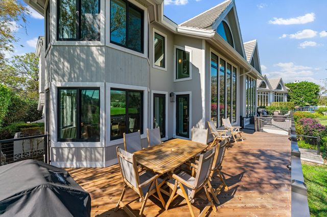 18760 SE Pineneedle Lane, Jupiter, FL 33469