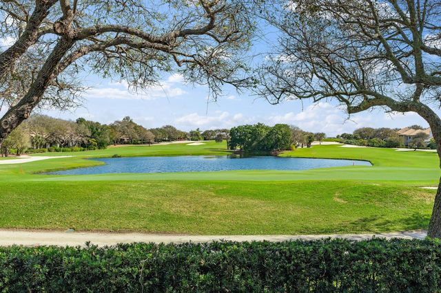 18760 SE Pineneedle Lane, Jupiter, FL 33469