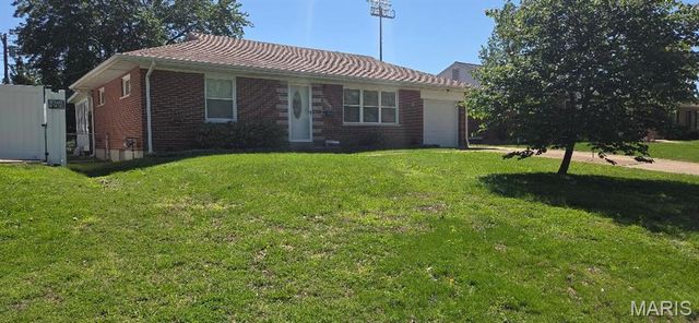 8446 Hampstead Drive, Affton, MO 63123
