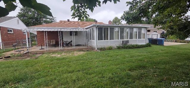 8446 Hampstead Drive, Affton, MO 63123