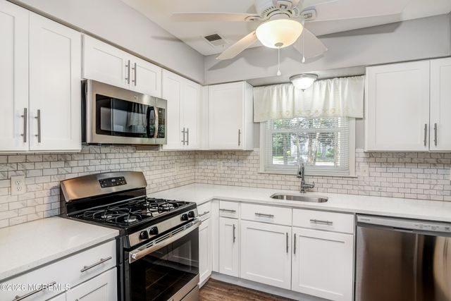 8 Colonial Court, Jackson, NJ 08527