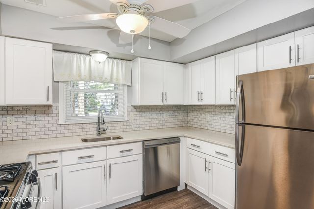 8 Colonial Court, Jackson, NJ 08527