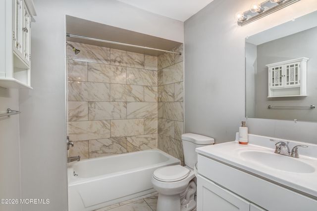 8 Colonial Court, Jackson, NJ 08527
