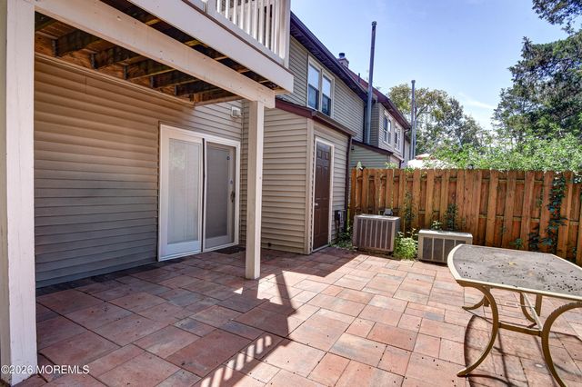 8 Colonial Court, Jackson, NJ 08527