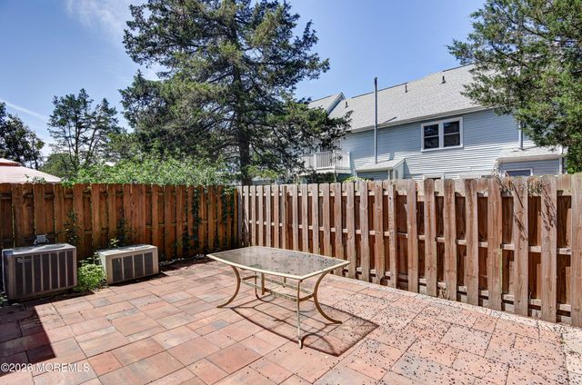 8 Colonial Court, Jackson, NJ 08527