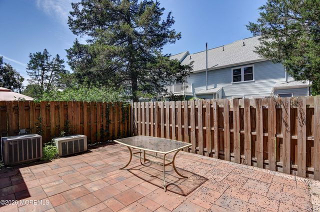 8 Colonial Court, Jackson, NJ 08527