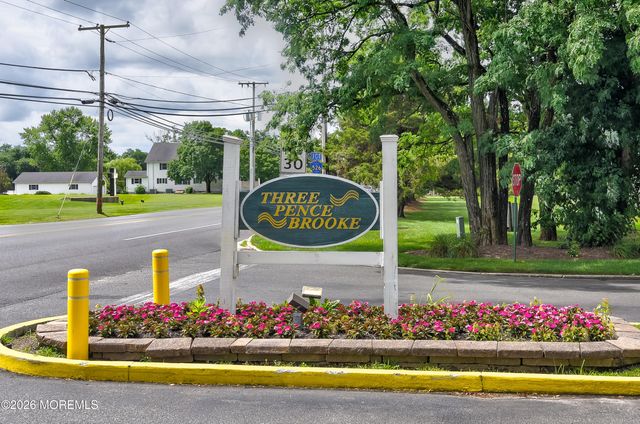 8 Colonial Court, Jackson, NJ 08527