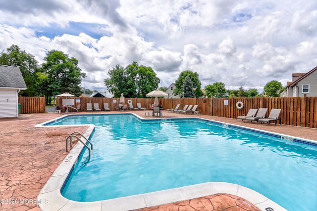 8 Colonial Court, Jackson, NJ 08527