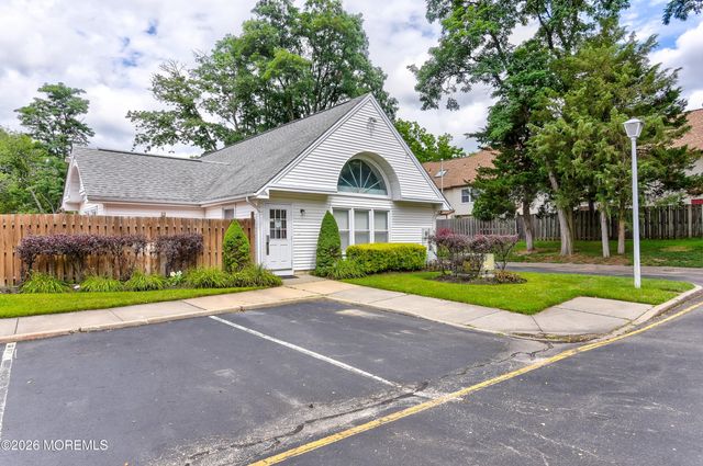 8 Colonial Court, Jackson, NJ 08527