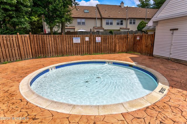 8 Colonial Court, Jackson, NJ 08527