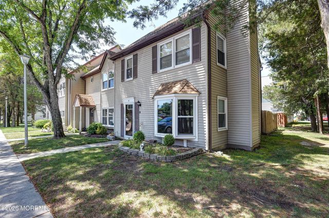 8 Colonial Court, Jackson, NJ 08527