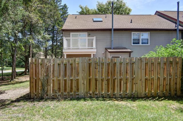 8 Colonial Court, Jackson, NJ 08527