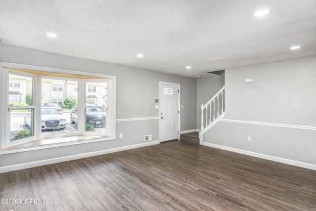 8 Colonial Court, Jackson, NJ 08527