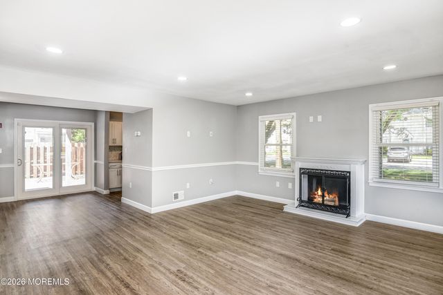 8 Colonial Court, Jackson, NJ 08527