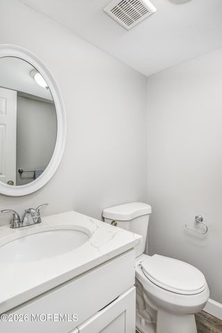 8 Colonial Court, Jackson, NJ 08527