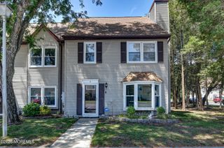 8 Colonial Court, Jackson, NJ 08527