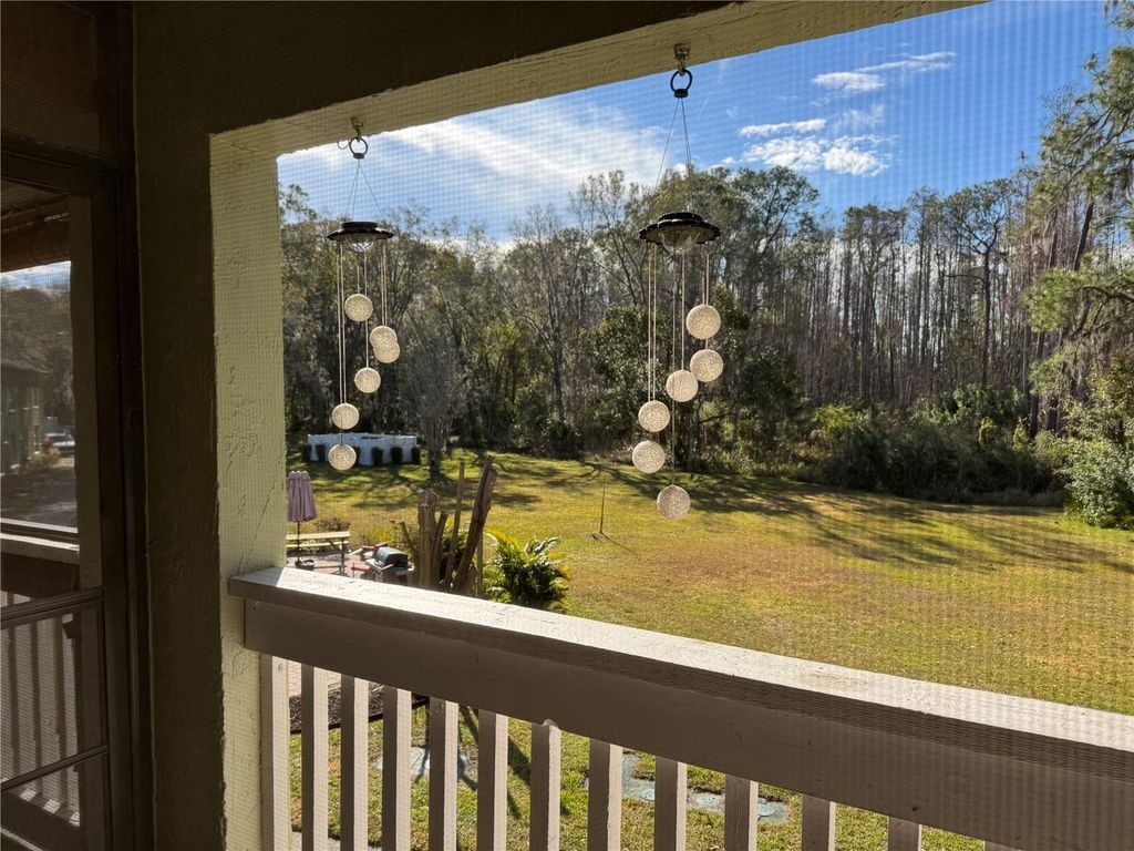 Image 2 of property listing at 1775 CUPECOY CIRCLE 4, Lutz, FL 33558