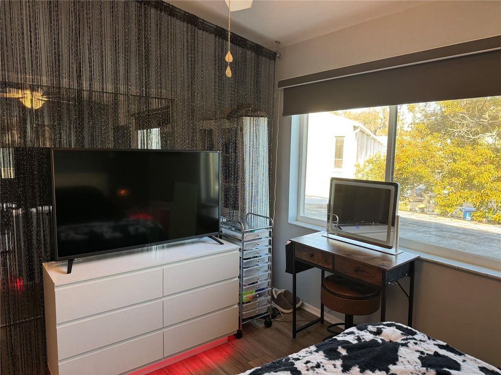 Image 18 of property listing at 1775 CUPECOY CIRCLE 4, Lutz, FL 33558