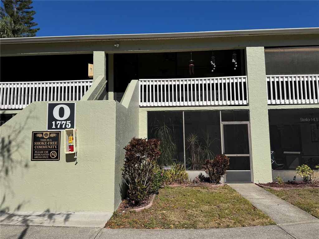 Image 3 of property listing at 1775 CUPECOY CIRCLE 4, Lutz, FL 33558