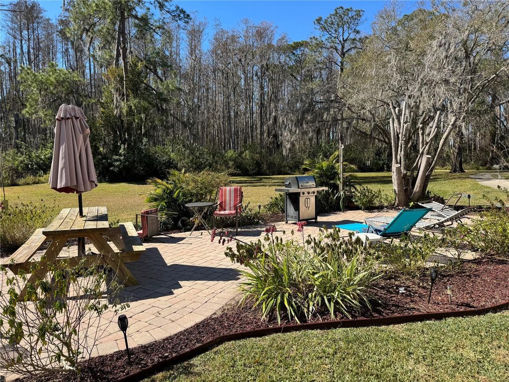 Image 4 of property listing at 1775 CUPECOY CIRCLE 4, Lutz, FL 33558