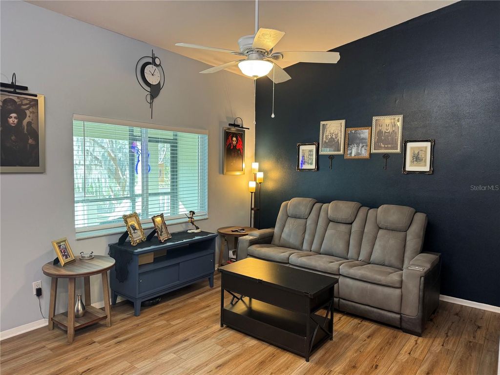 Image 5 of property listing at 1775 CUPECOY CIRCLE 4, Lutz, FL 33558