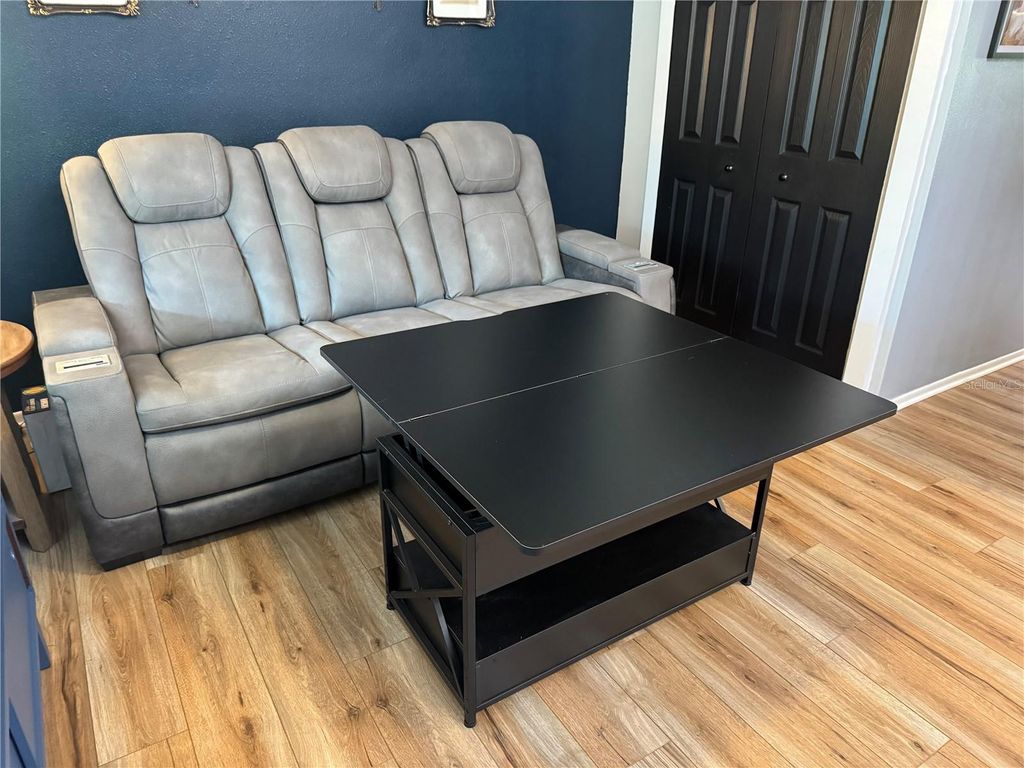 Image 6 of property listing at 1775 CUPECOY CIRCLE 4, Lutz, FL 33558