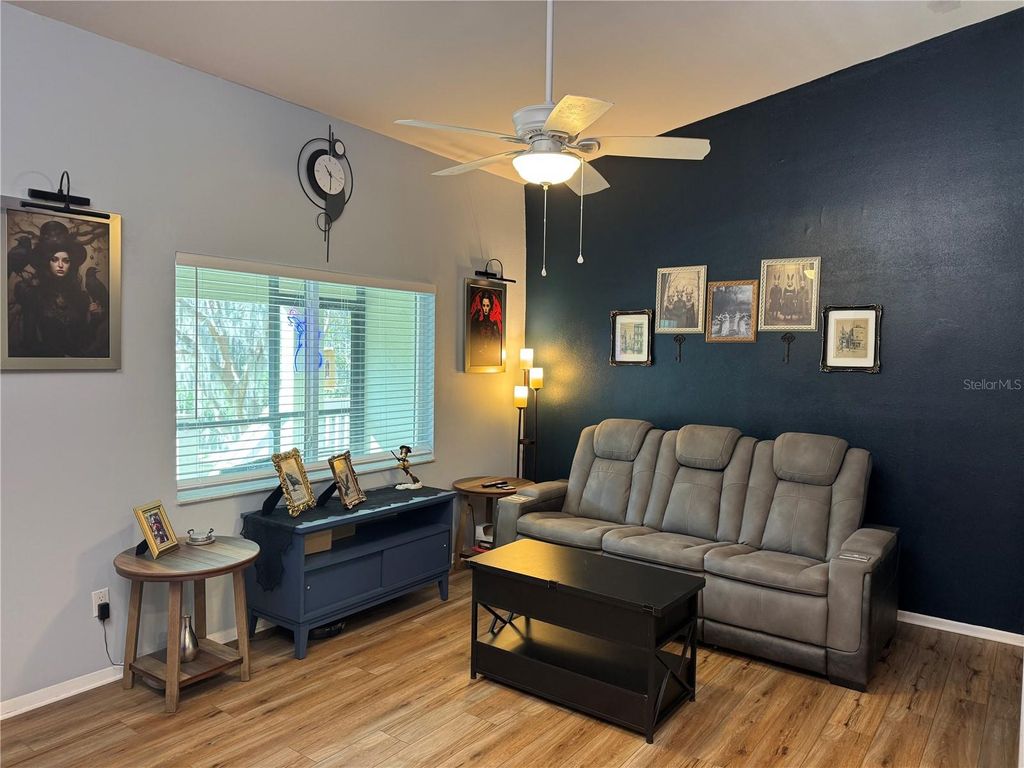 Image 7 of property listing at 1775 CUPECOY CIRCLE 4, Lutz, FL 33558