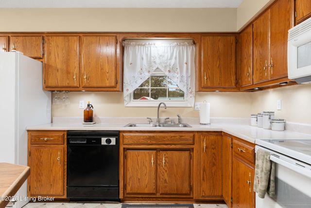 241 Emma Ct, Mt Washington, KY 40047