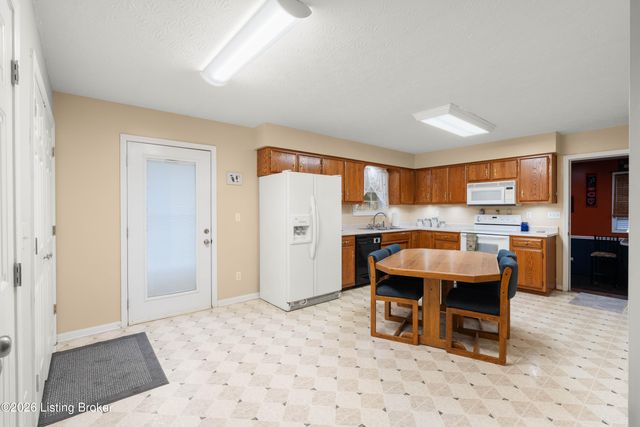 241 Emma Ct, Mt Washington, KY 40047