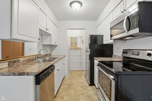 627 Virginia Road 112, Crystal Lake, IL 60014