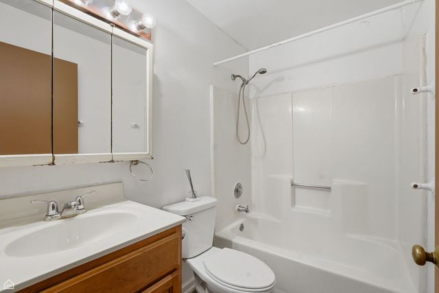 627 Virginia Road 112, Crystal Lake, IL 60014