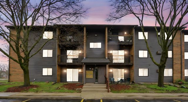 627 Virginia Road 112, Crystal Lake, IL 60014