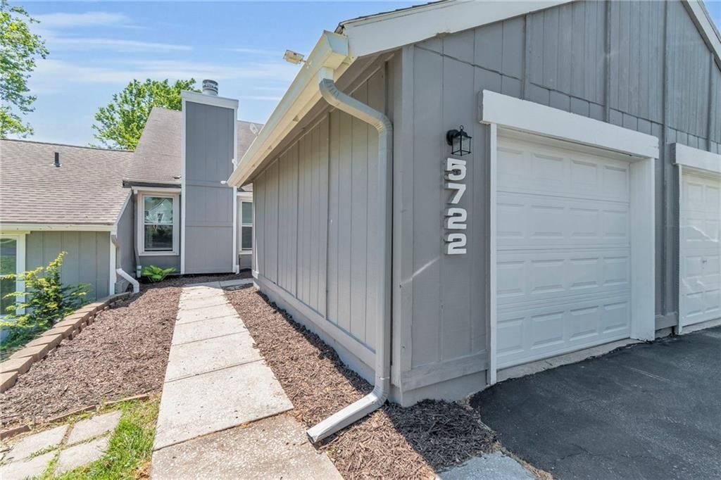 5722 N London Avenue, Kansas City, MO 64152
