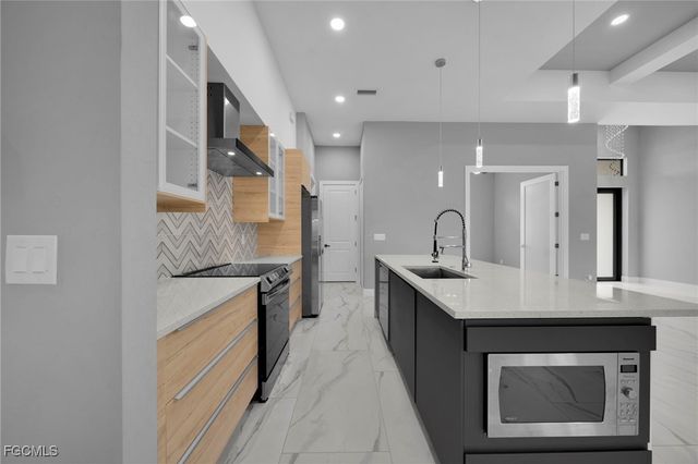 1201 SW 8th PL, Cape Coral, FL 33991