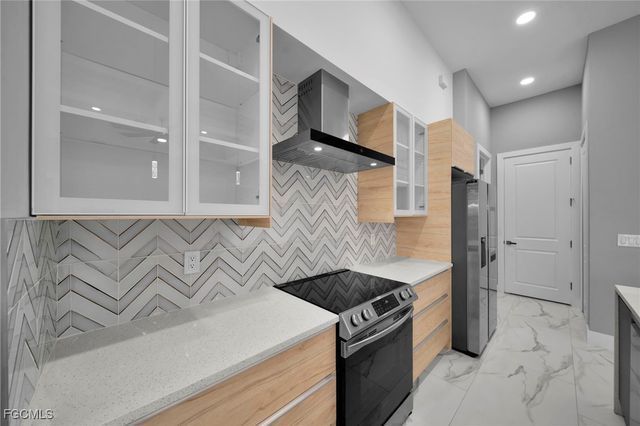 1201 SW 8th PL, Cape Coral, FL 33991