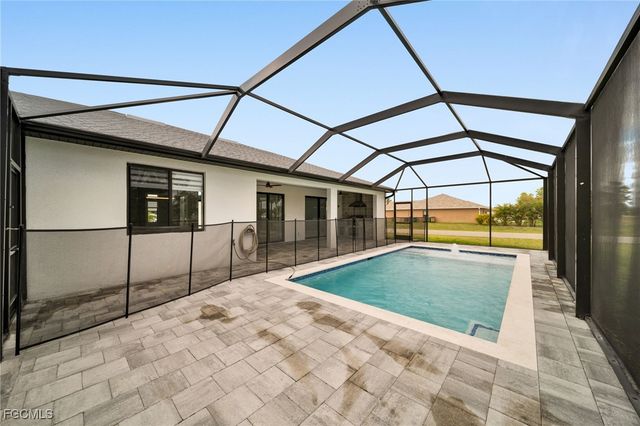 1201 SW 8th PL, Cape Coral, FL 33991