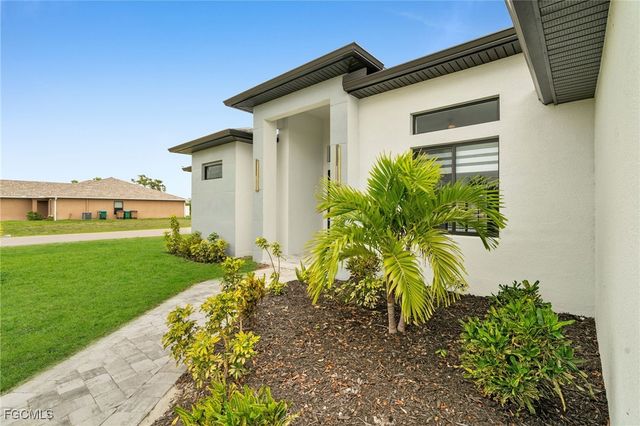 1201 SW 8th PL, Cape Coral, FL 33991