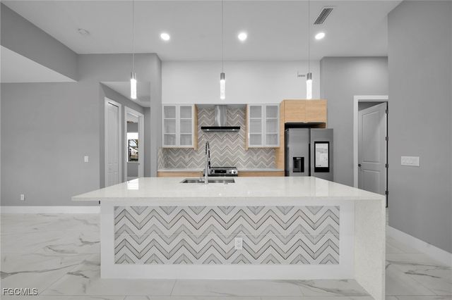 1201 SW 8th PL, Cape Coral, FL 33991