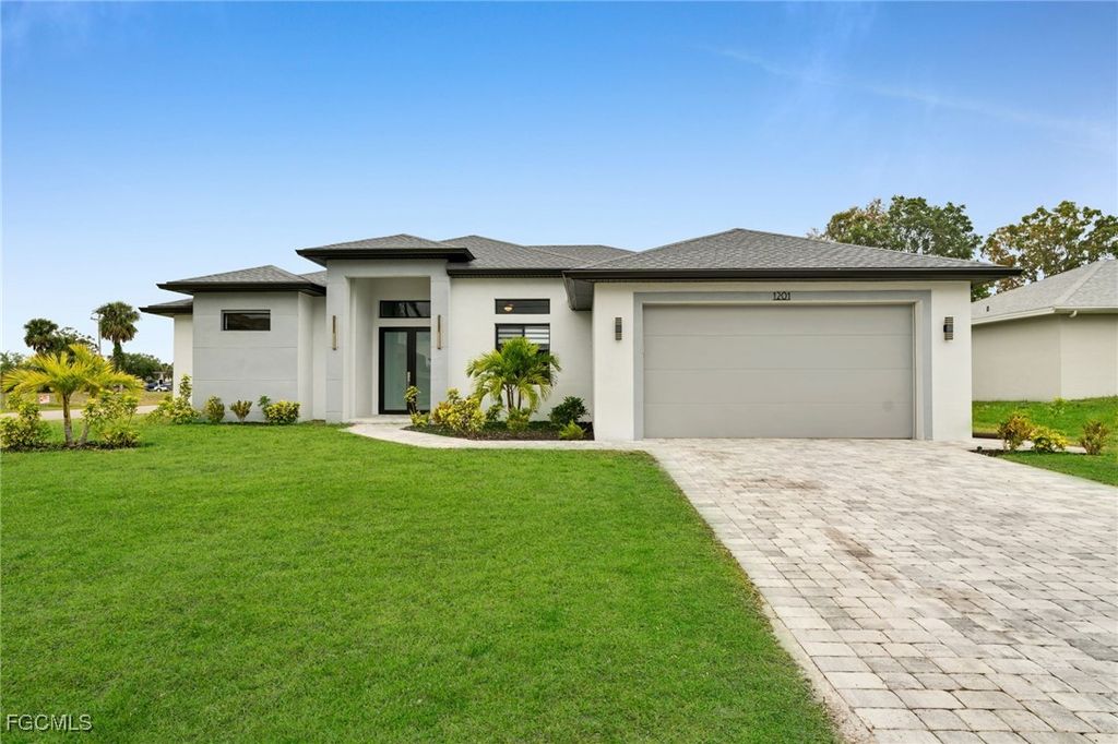 1201 SW 8th PL, Cape Coral, FL 33991