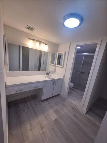 100 Bayview Dr 2028, Sunny Isles Beach, FL 33160