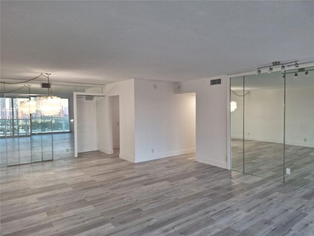 100 Bayview Dr 2028, Sunny Isles Beach, FL 33160