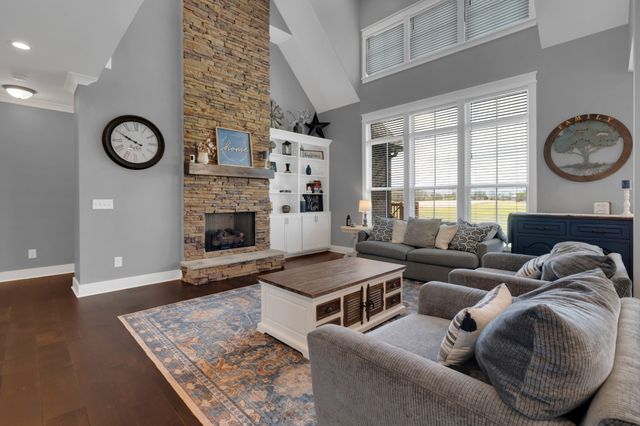 260 Lookout Dr, Winchester, TN 37398