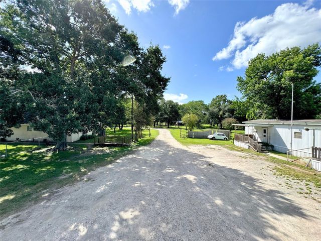2052 County Road 540, Alvin, TX 77511