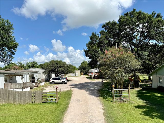 2052 County Road 540, Alvin, TX 77511