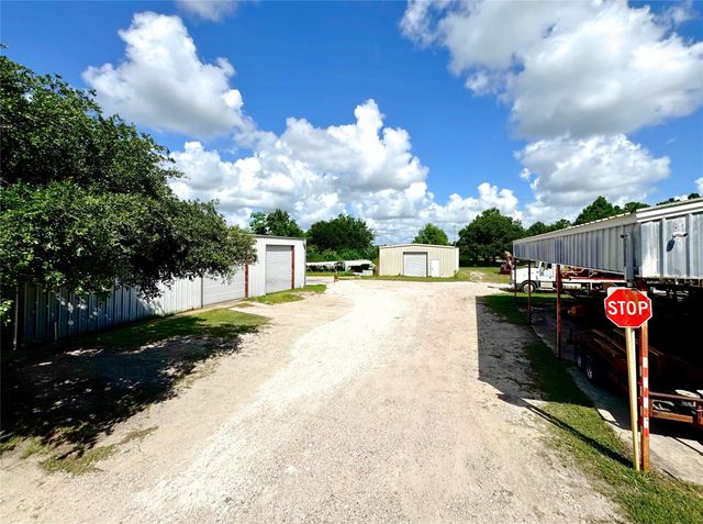 2052 County Road 540, Alvin, TX 77511